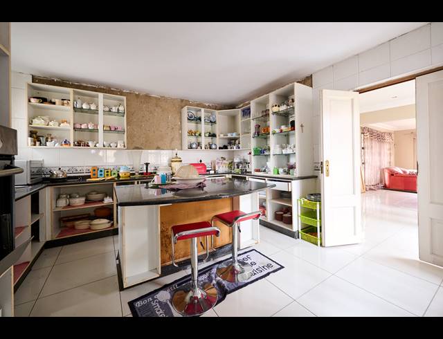 8 BEDROOM HOUSE FOR SALE IN NOORDWYK